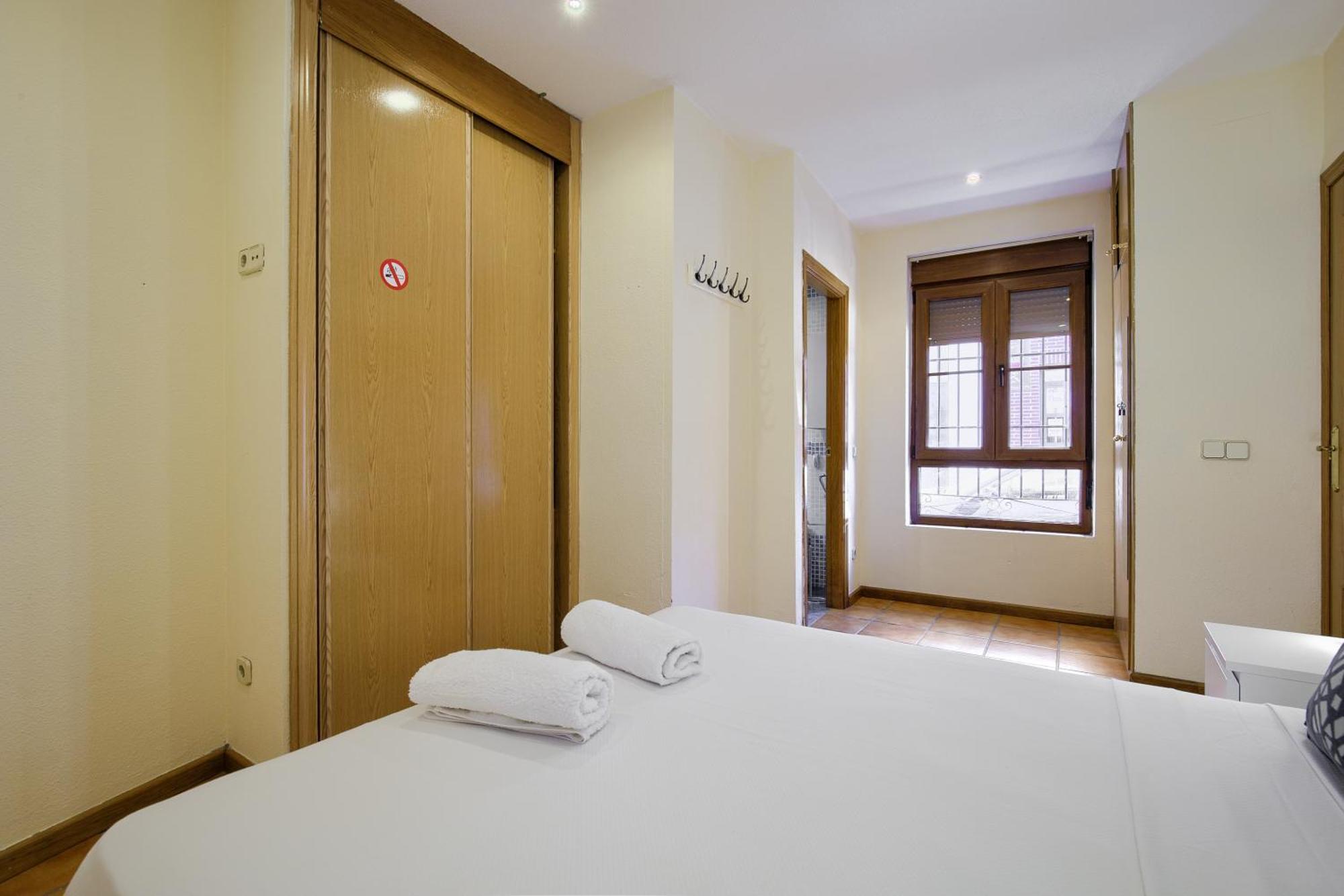 Casona 44 - Apartamento Para 2 Con Wifi, Ac Y Patio Exterior Alcala de Henares Ngoại thất bức ảnh