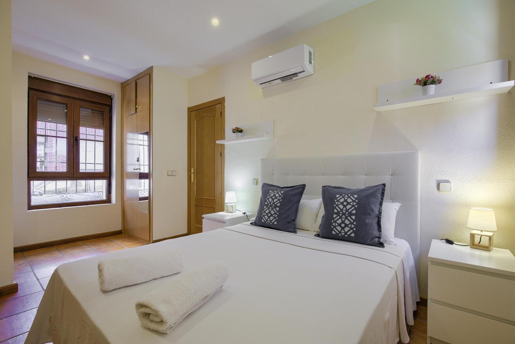 Casona 44 - Apartamento Para 2 Con Wifi, Ac Y Patio Exterior Alcala de Henares Ngoại thất bức ảnh