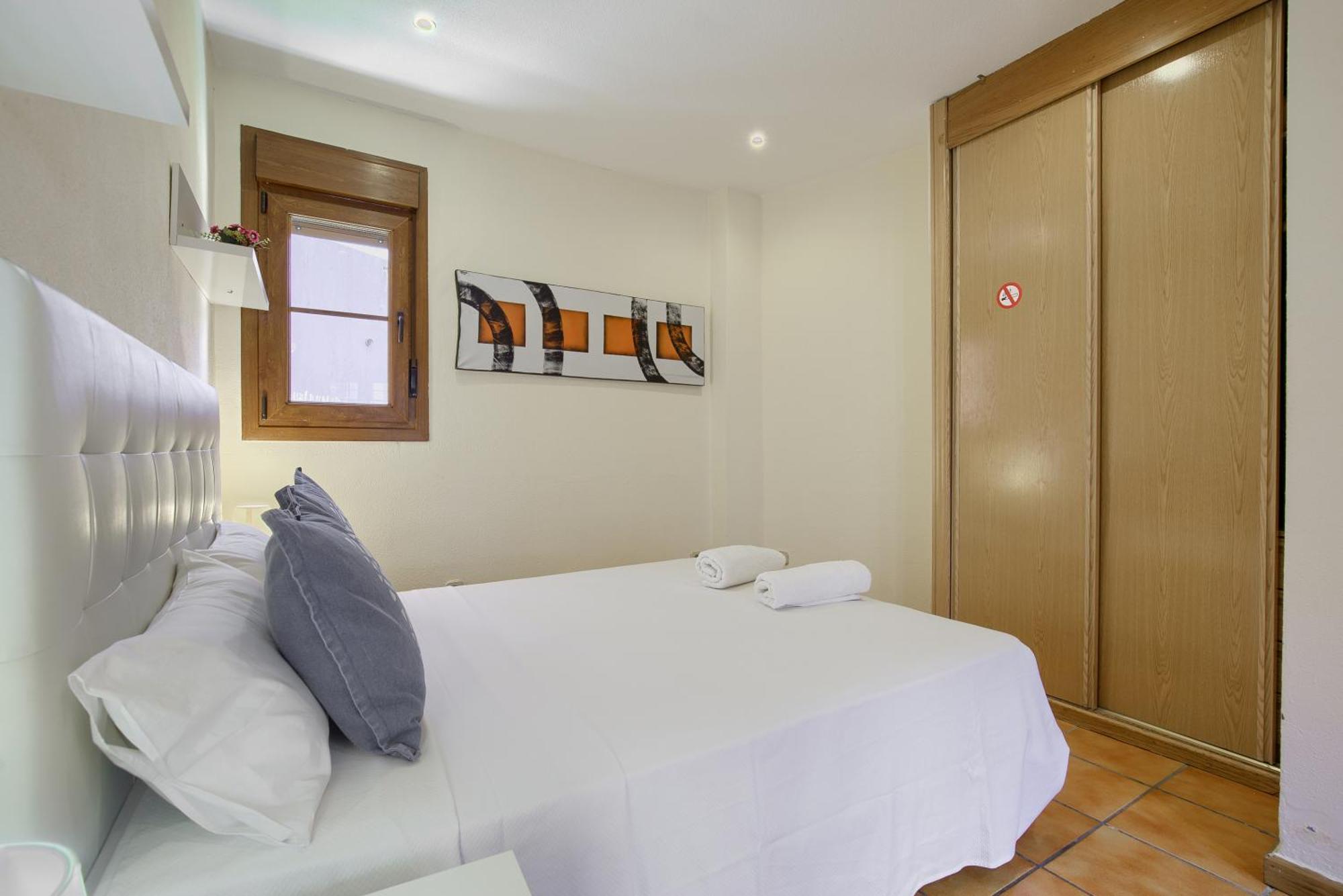 Casona 44 - Apartamento Para 2 Con Wifi, Ac Y Patio Exterior Alcala de Henares Ngoại thất bức ảnh